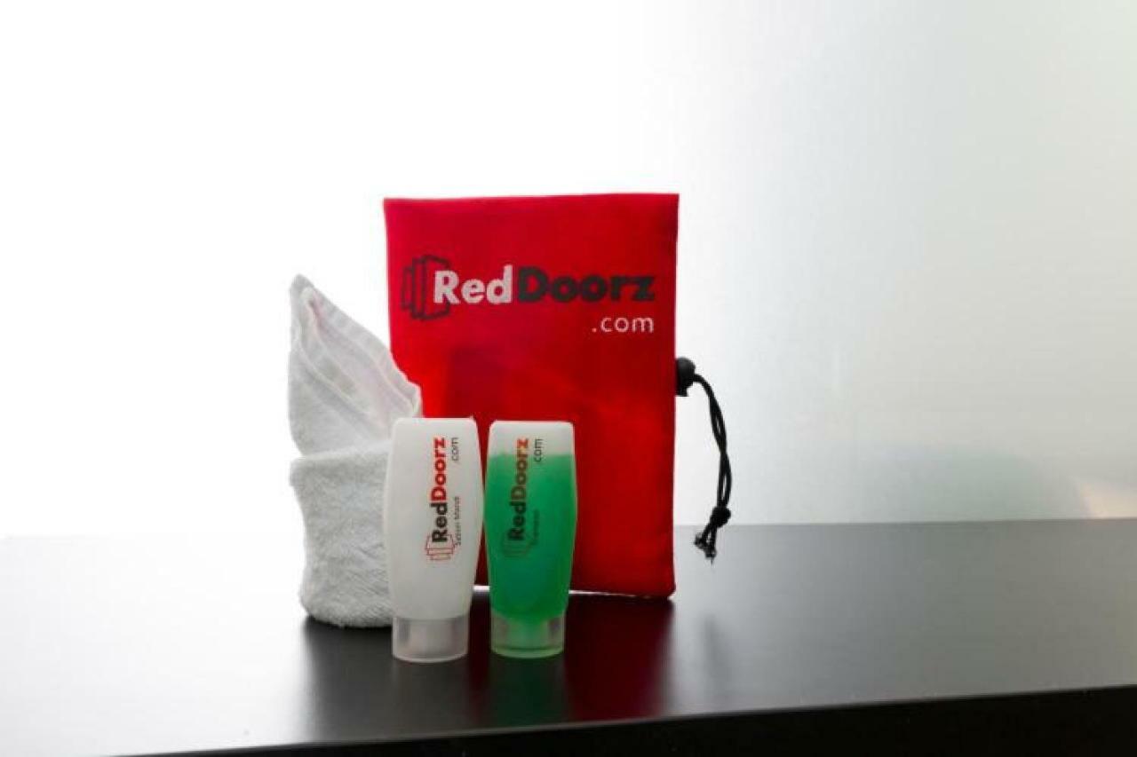 Готель Reddoorz @ Supratman Street Бандунг Екстер'єр фото