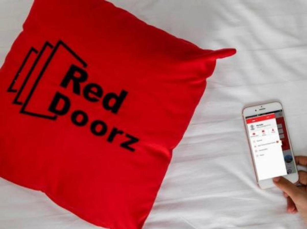 Готель Reddoorz @ Supratman Street Бандунг Екстер'єр фото